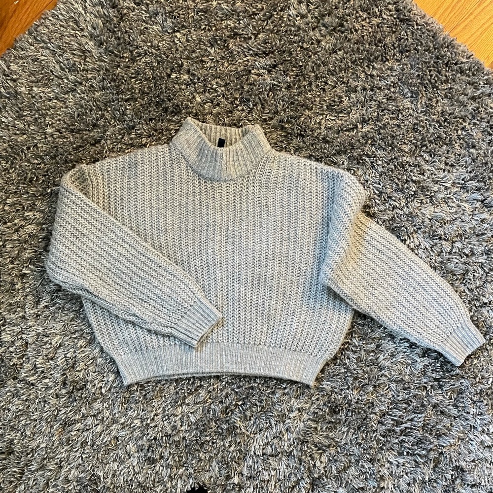 Cropped grey sweater